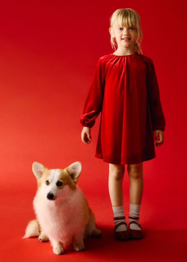 ¡Nuestra Rainbow es la nueva estrella de Navidad de Mayoral 2025! 🎄✨ El Corgi como perro modelo profesional